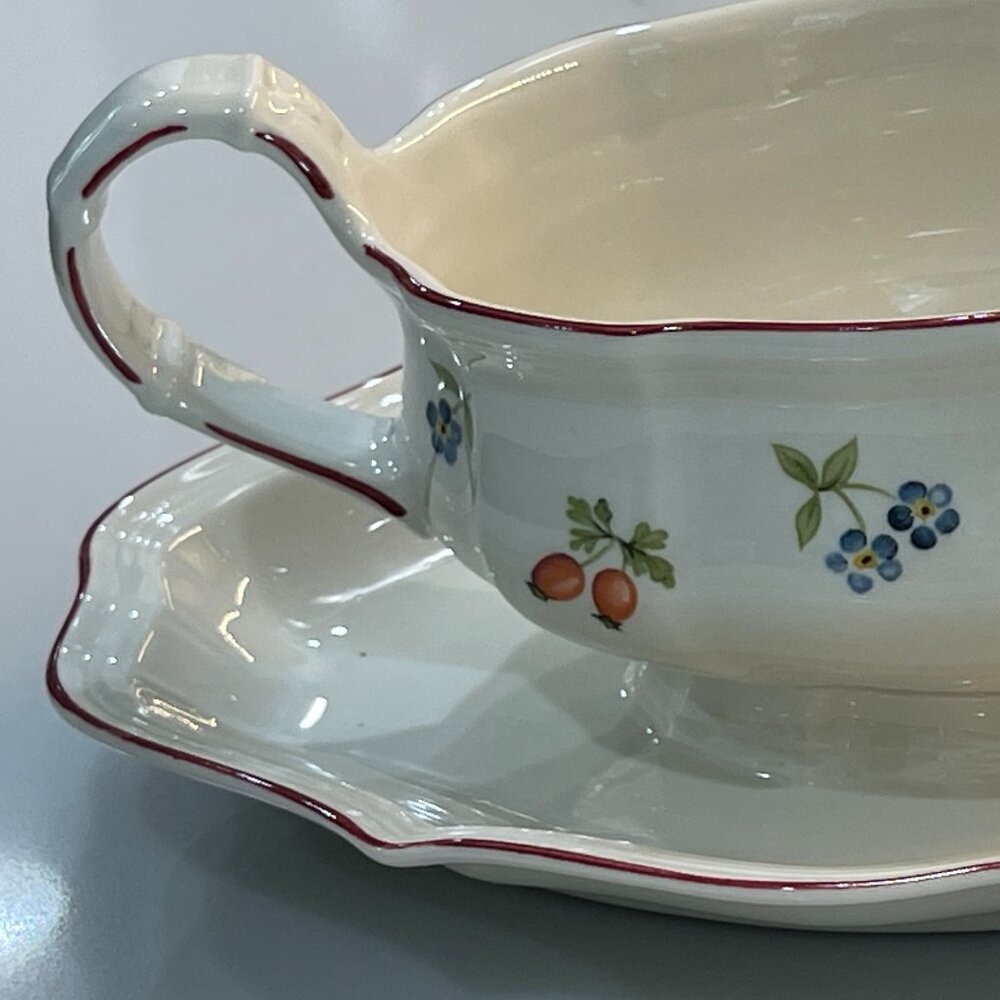 Villeroy & Boch Petite Fleur Gravy Boat - Picture 2 of 10